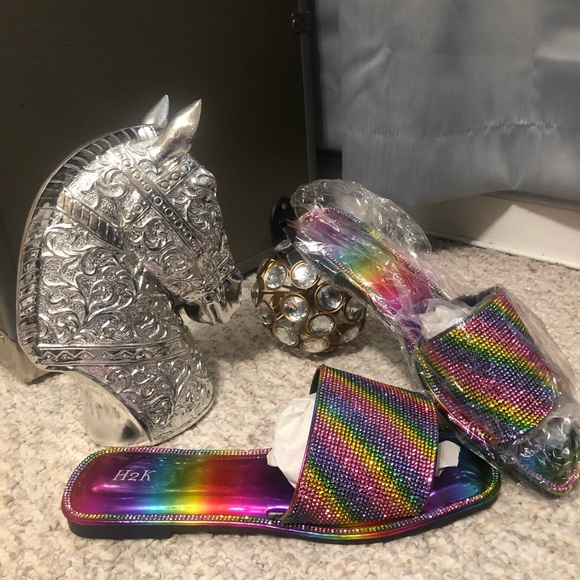 Brand new rainbow slides size 9 - Picture 2 of 3